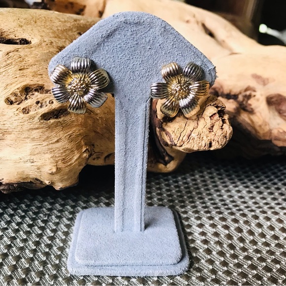 VTG Vintage Costume Gold & Silver Tone Flower Floral Clip On Floral Earrings - Picture 6 of 7